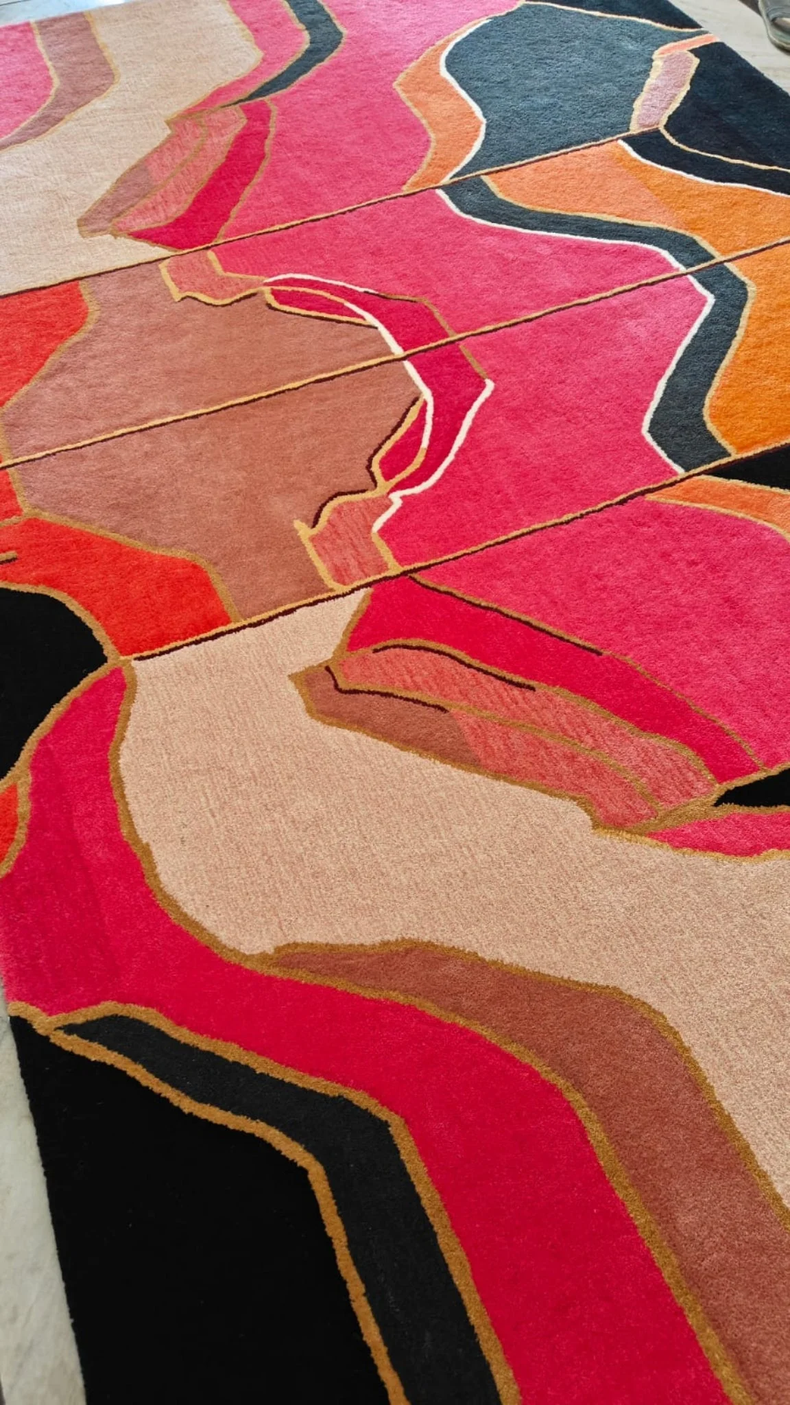 Abstract Grandeur Hand Tufted Rug - Image 5