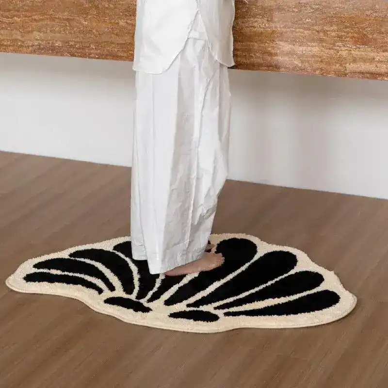 Black and Ivory Shell Bath Mat - Image 3