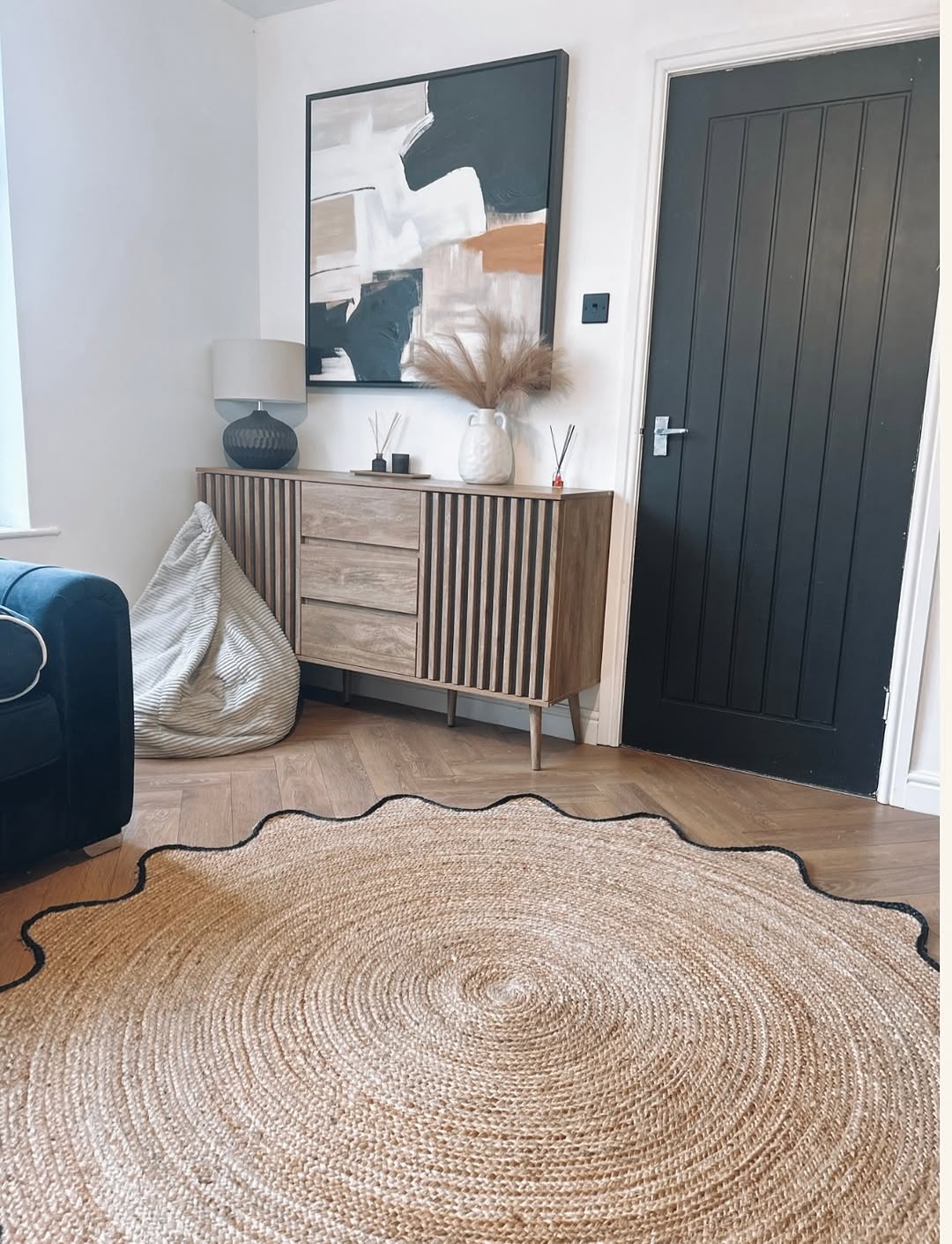 Black Trim Natural Round Jute Rug - Image 4