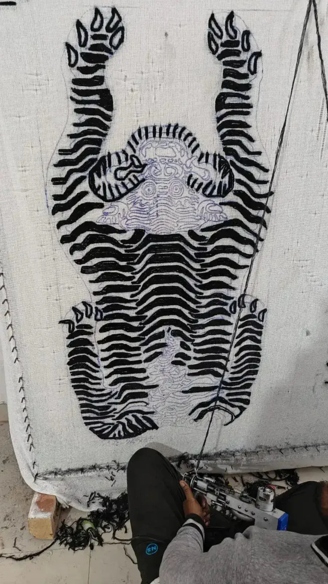Classic Tiger Yogi Accent Wool Rug - Image 5