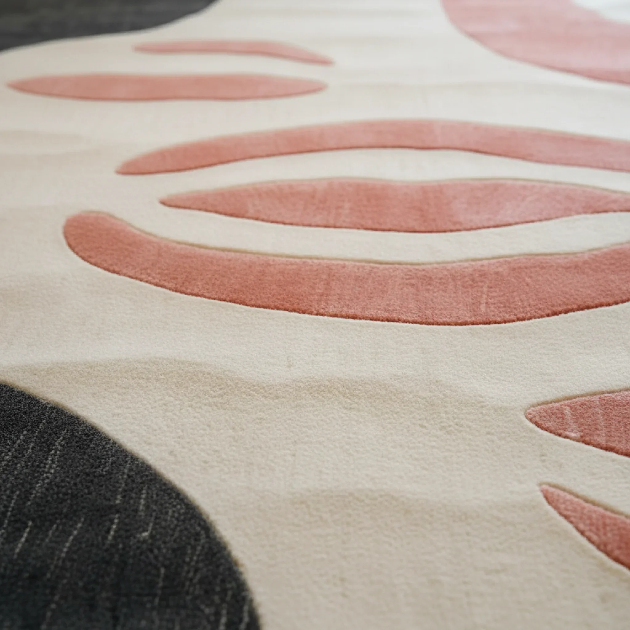 Coral Whisper Hand Tufted Wool Rug - Image 4