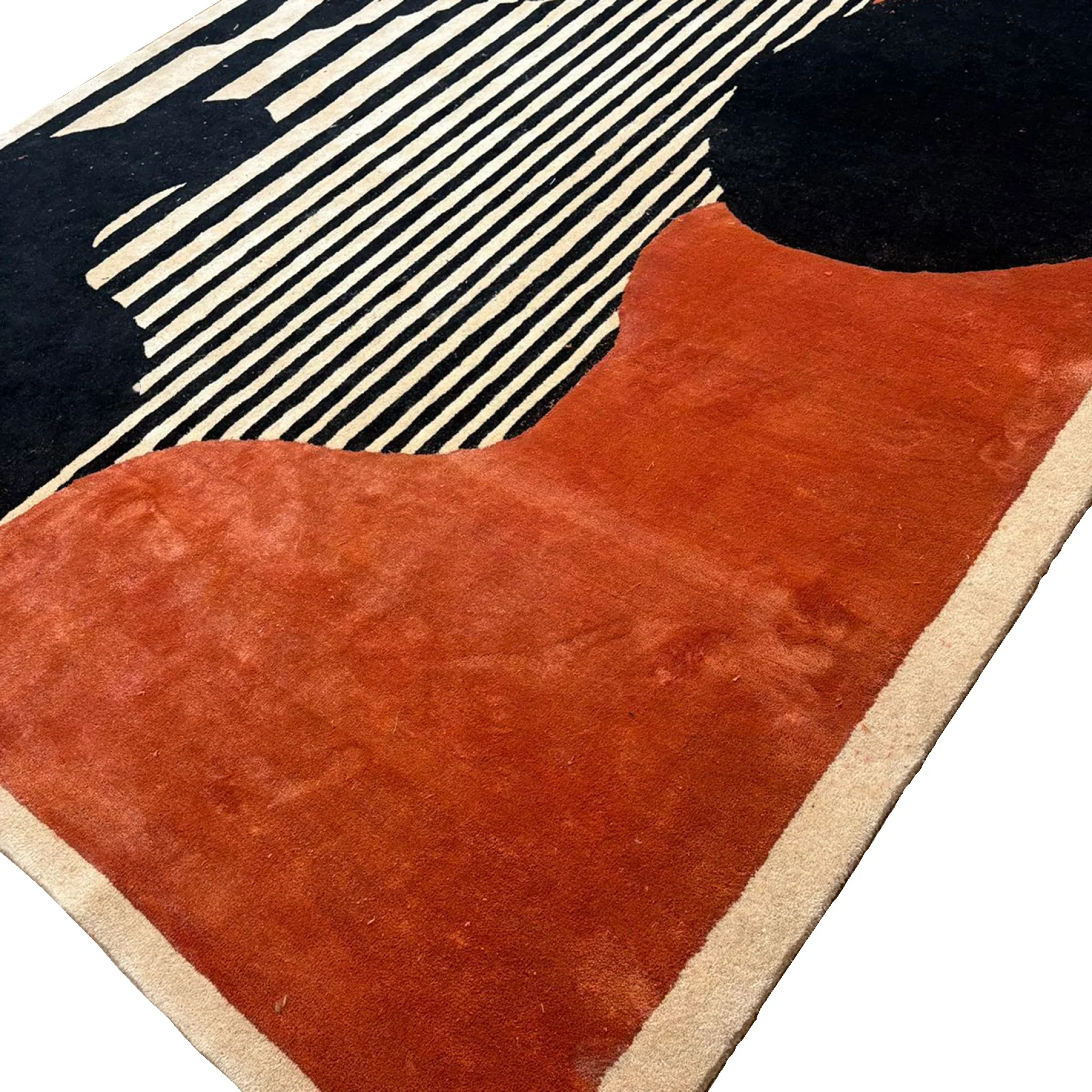 Crimson Noir Classic Hand Tufted Rug  - Image 7
