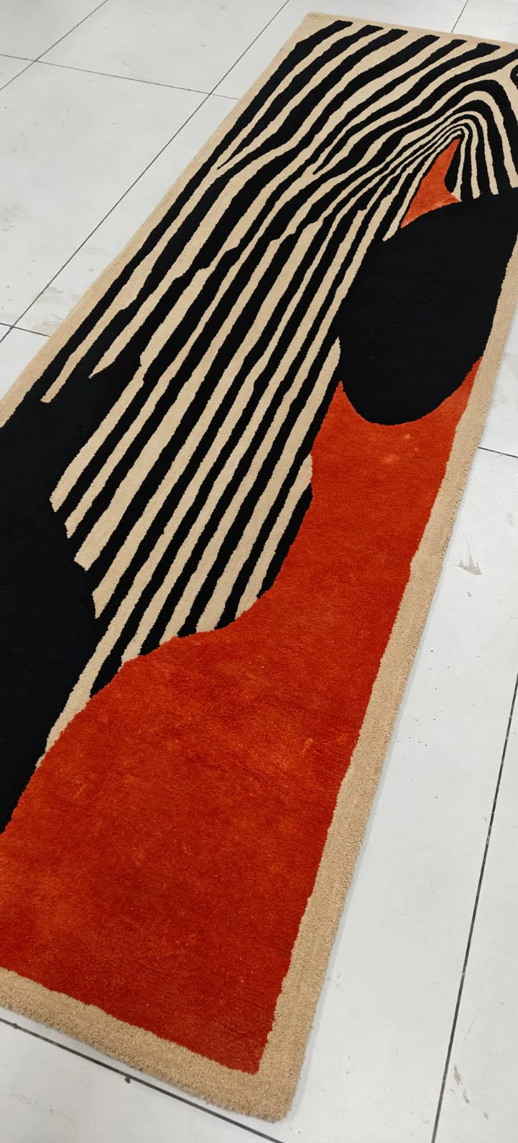 Crimson Noir Classic Hand Tufted Rug  - Image 9