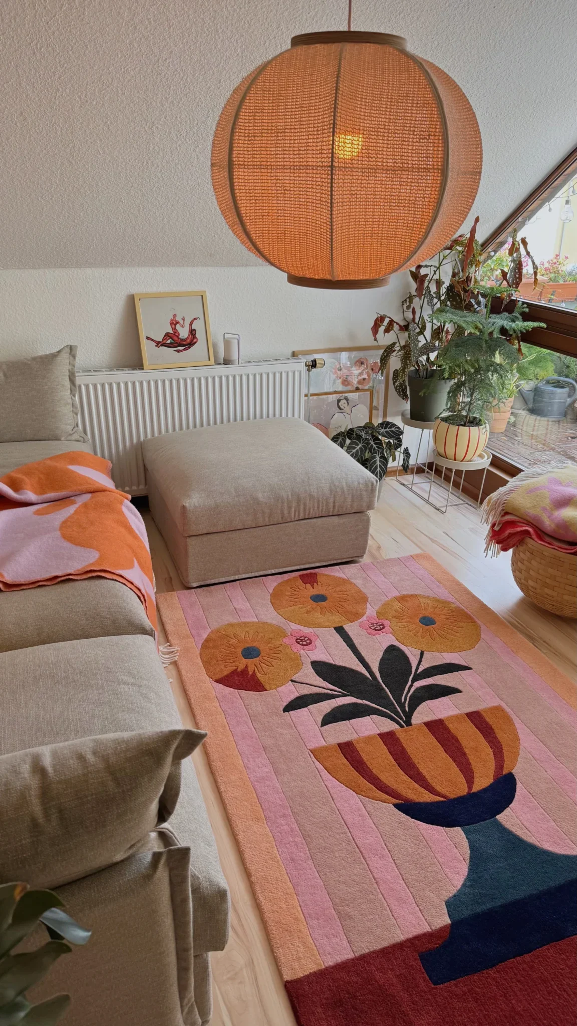 Floral Chalice Hand Tufted Wool Rug - Image 5