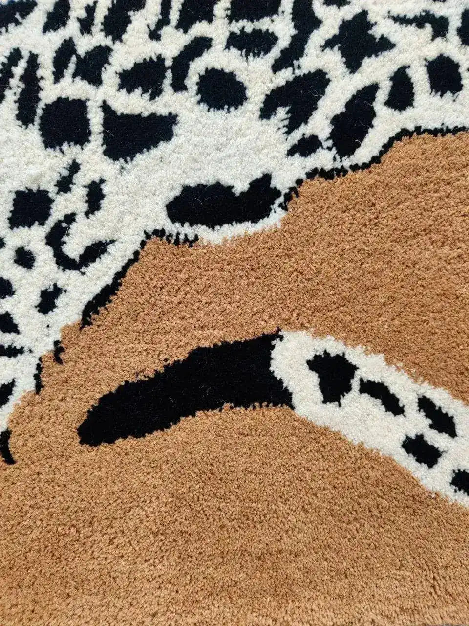 Goldy Leopard Hand Tufted Wool Rug - Image 5