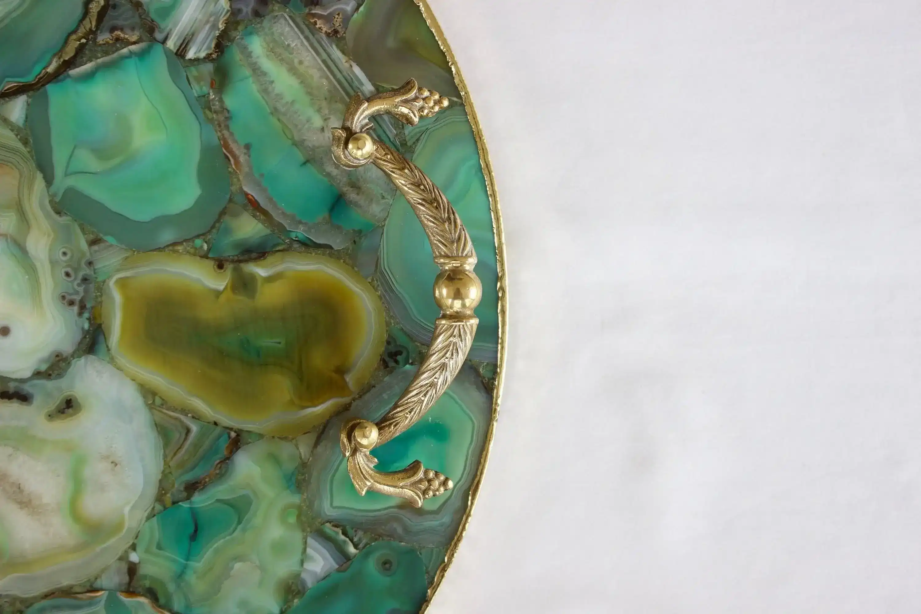 Green Agate Round Serving Tray With Brass Handles - Image 3