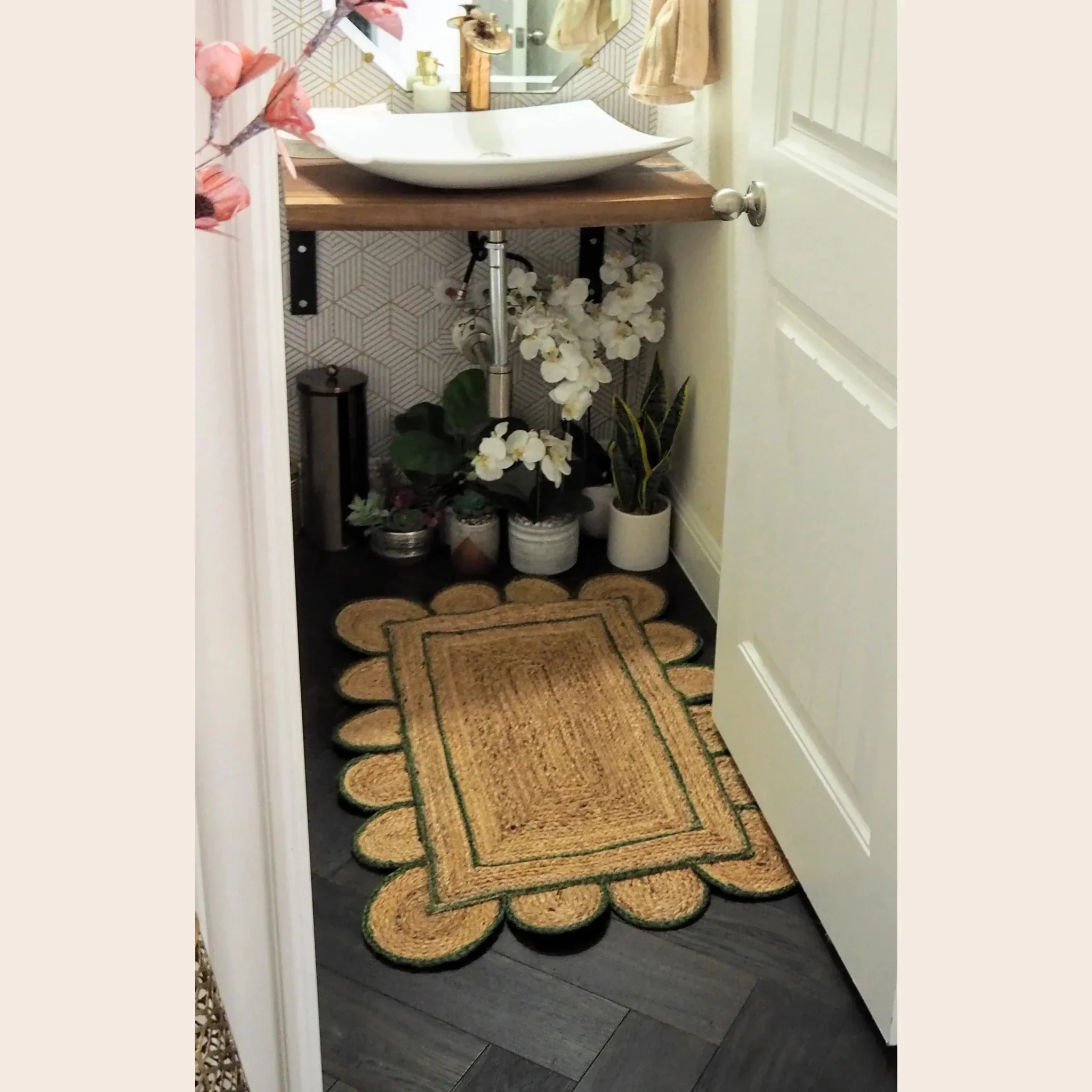 Handmade Green Scalloped Jute Rug - Image 5