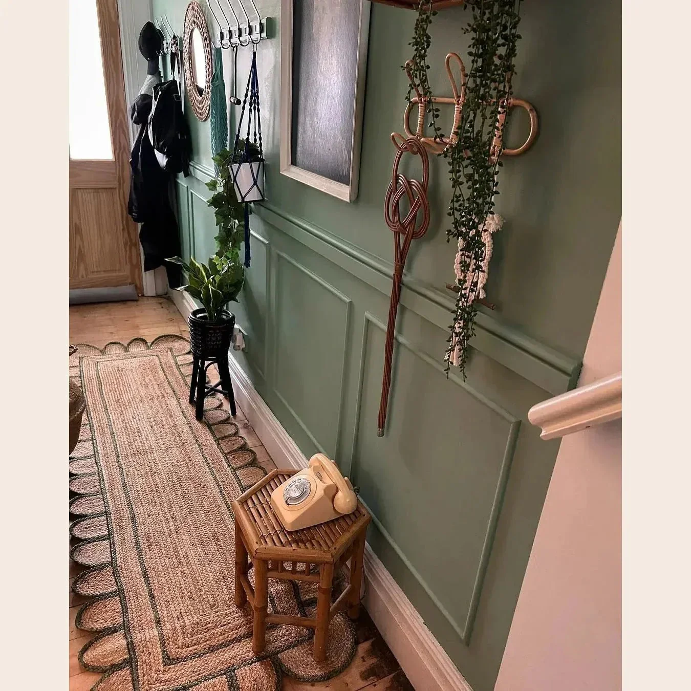 Handmade Olive Green Scalloped Border Jute Rug - Image 10