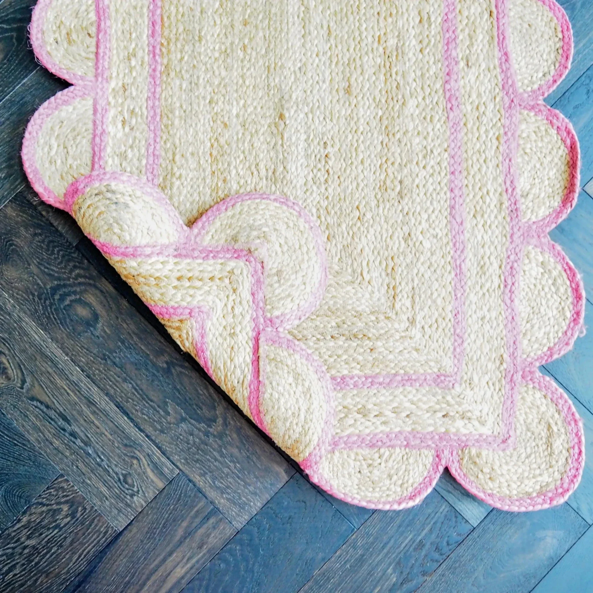 Handmade Pink Scalloped Jute Rug - Image 4