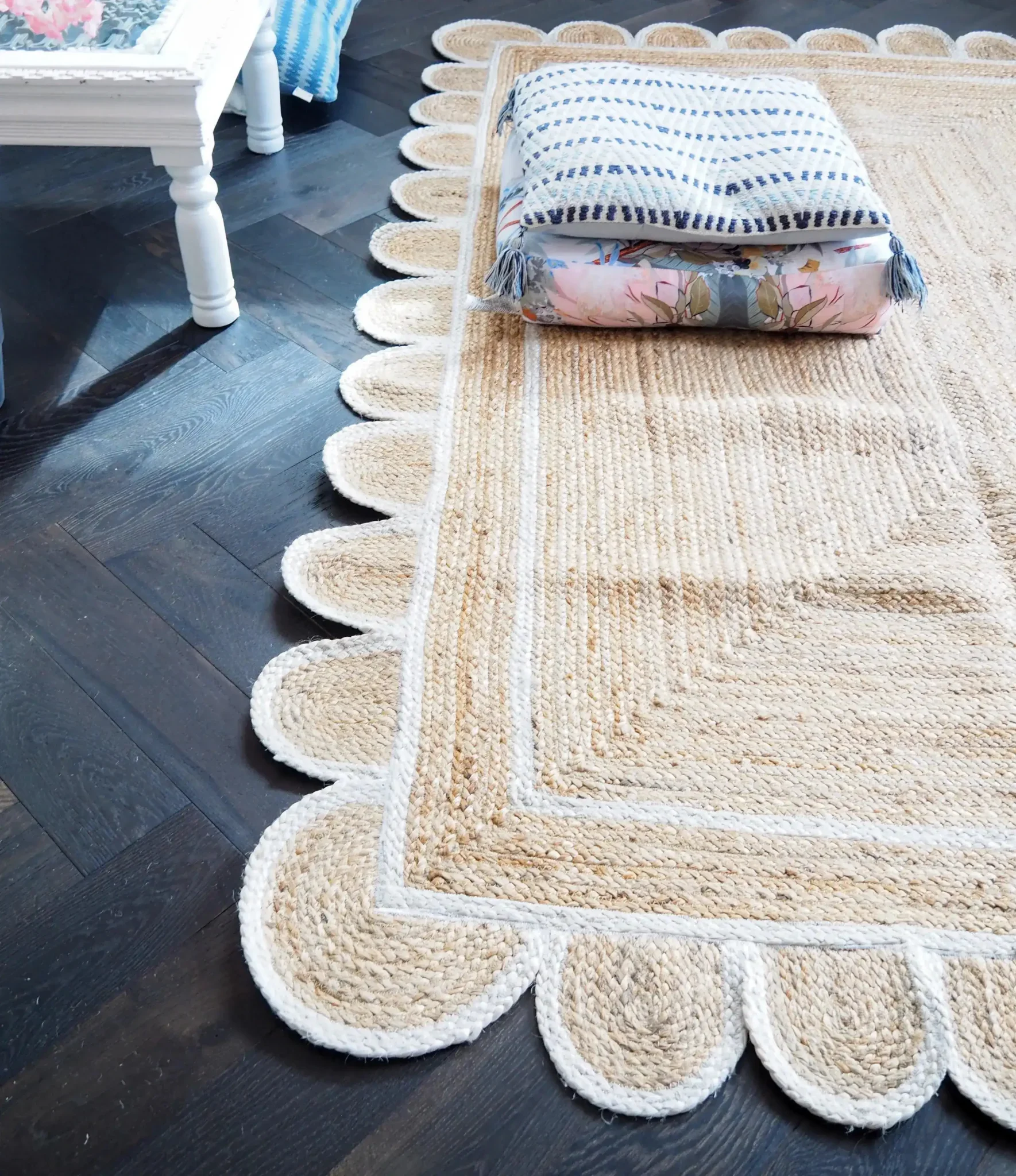 Handmade White Scalloped Jute Rug - Image 10