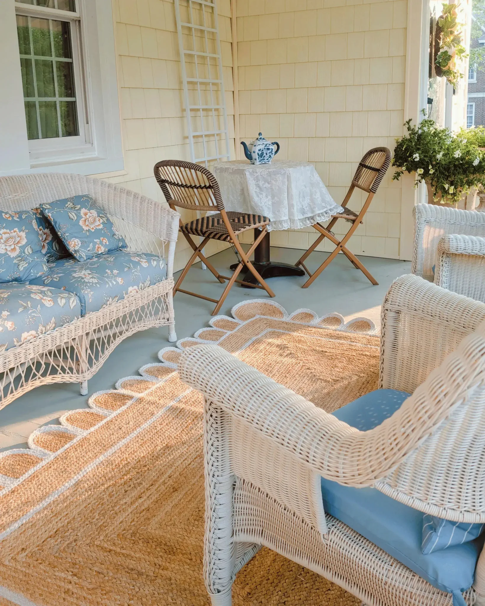 Handmade White Scalloped Jute Rug - Image 4