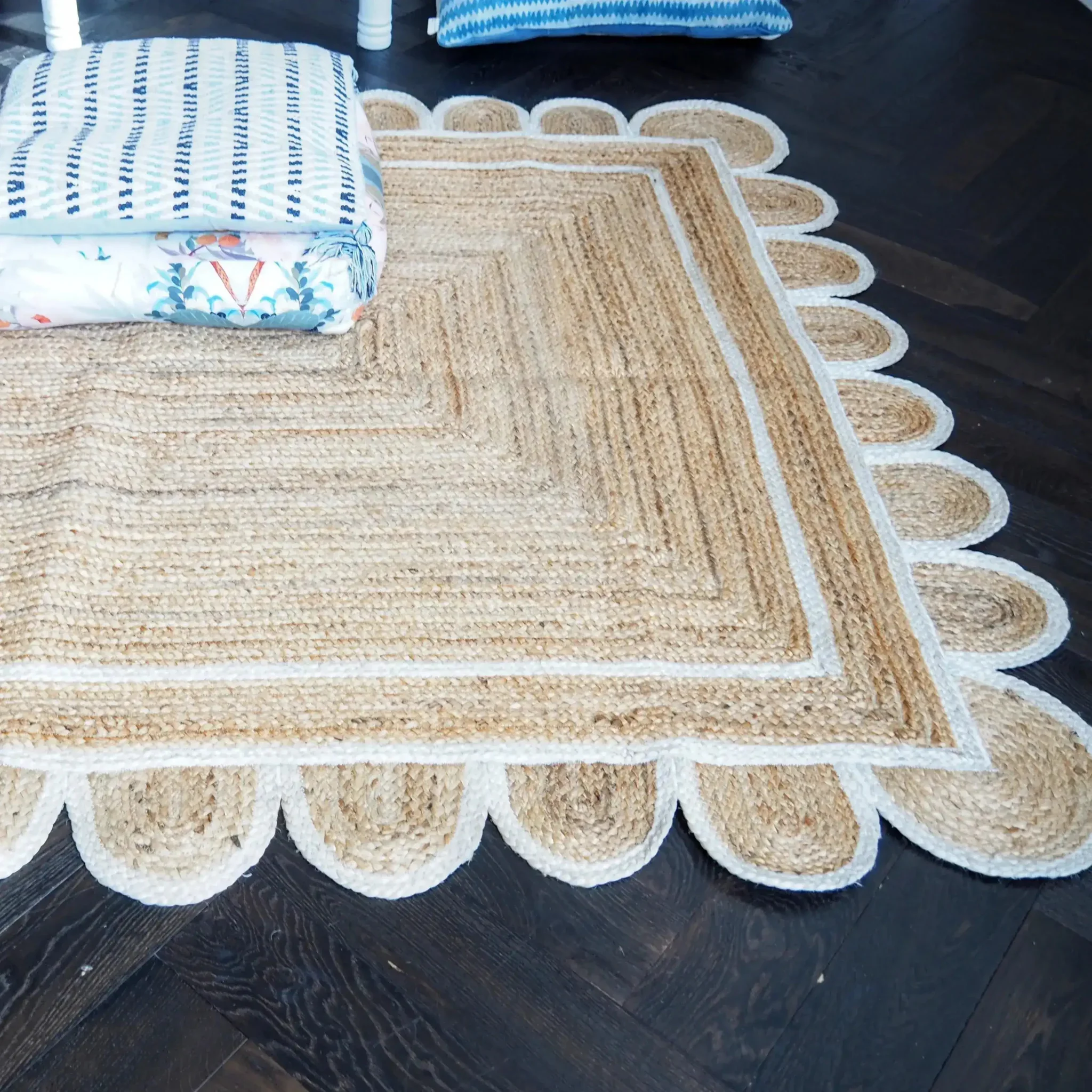Handmade White Scalloped Jute Rug - Image 6