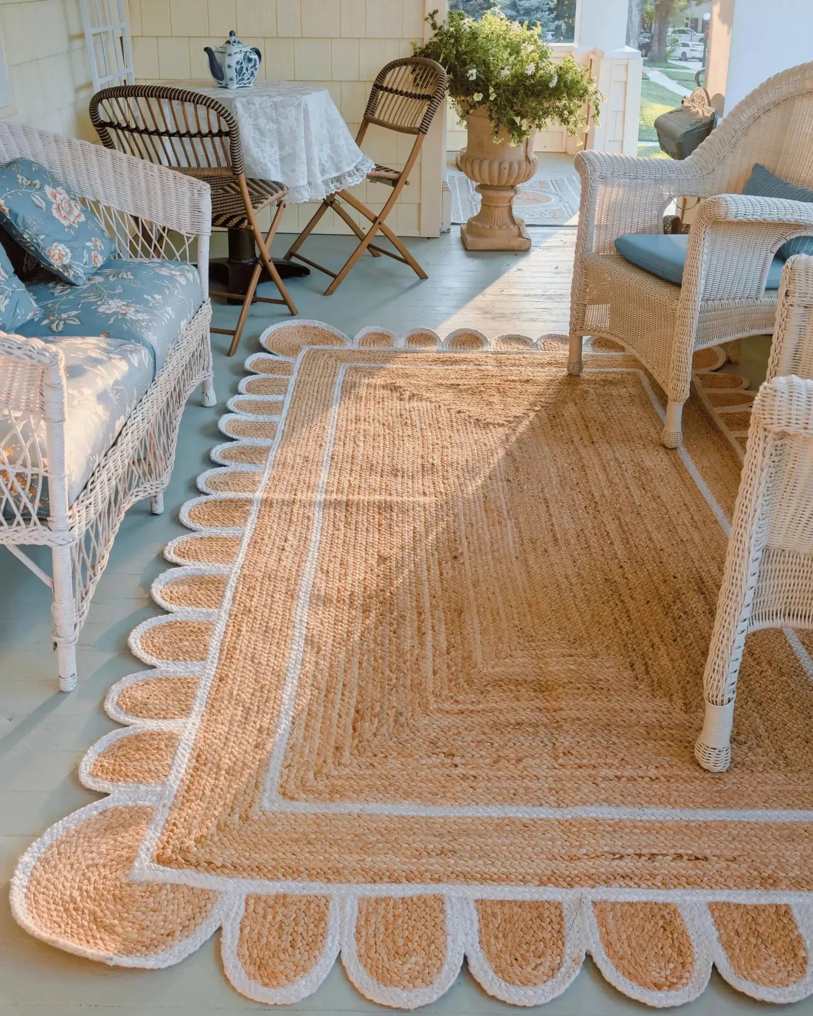 Handmade White Trim Scalloped Jute Rug 2 x 3 - Image 3