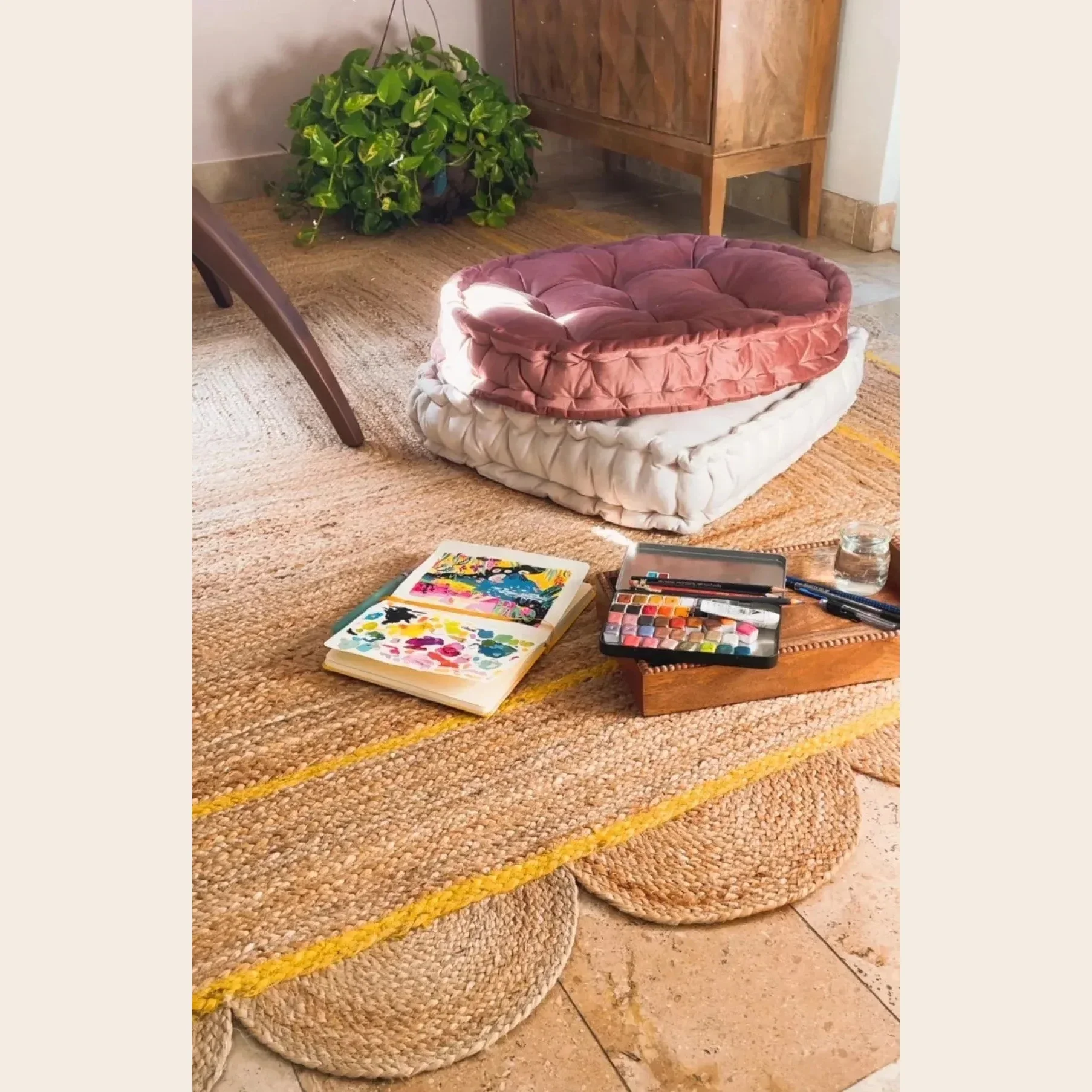 Handmade Yellow Trim Scalloped Jute Rug - Image 4