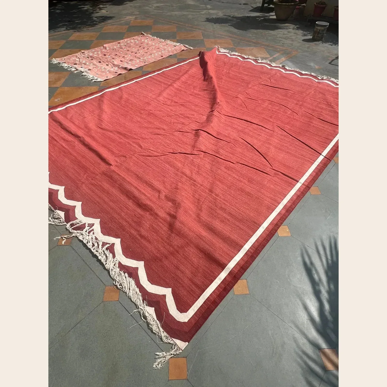 Handwoven Scalloped Cotton Rug - Red - Image 3