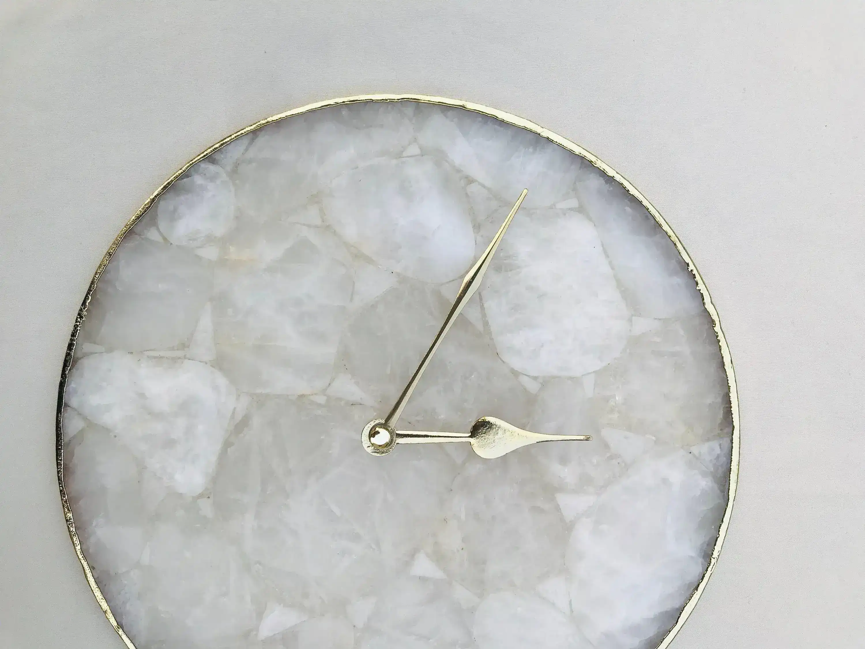 Large Clear Crystal Agate Round Wall Clock - Image 2