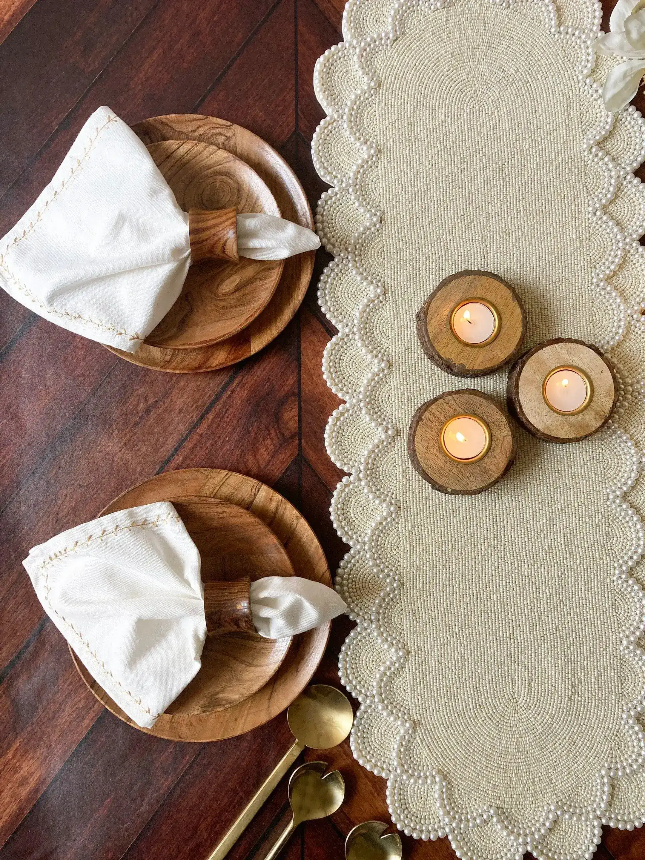 Pearl and Bead Scallop Table Runner - Image 6