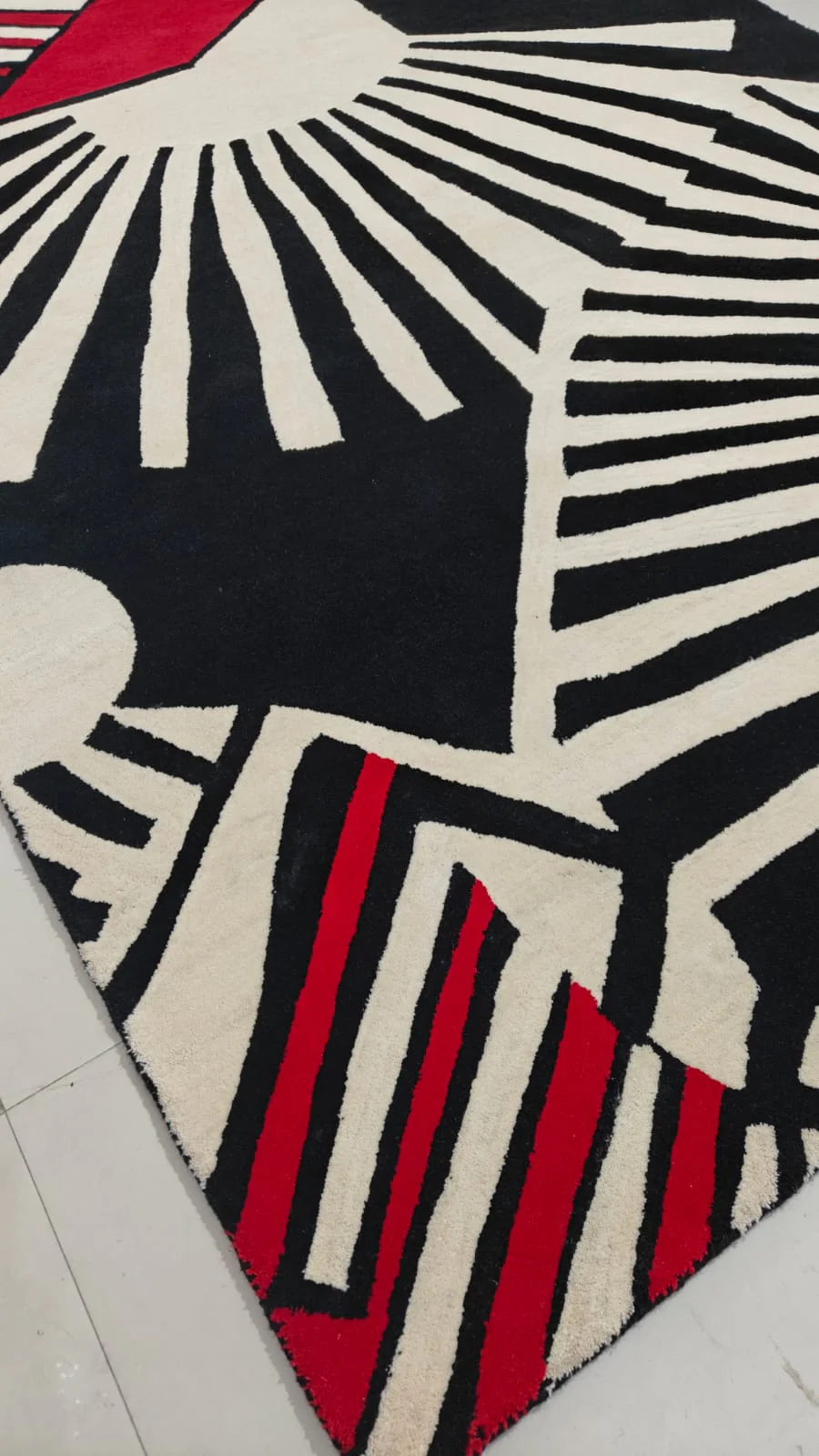 Rhythmic Rays Hand Tufted Rug - Image 4