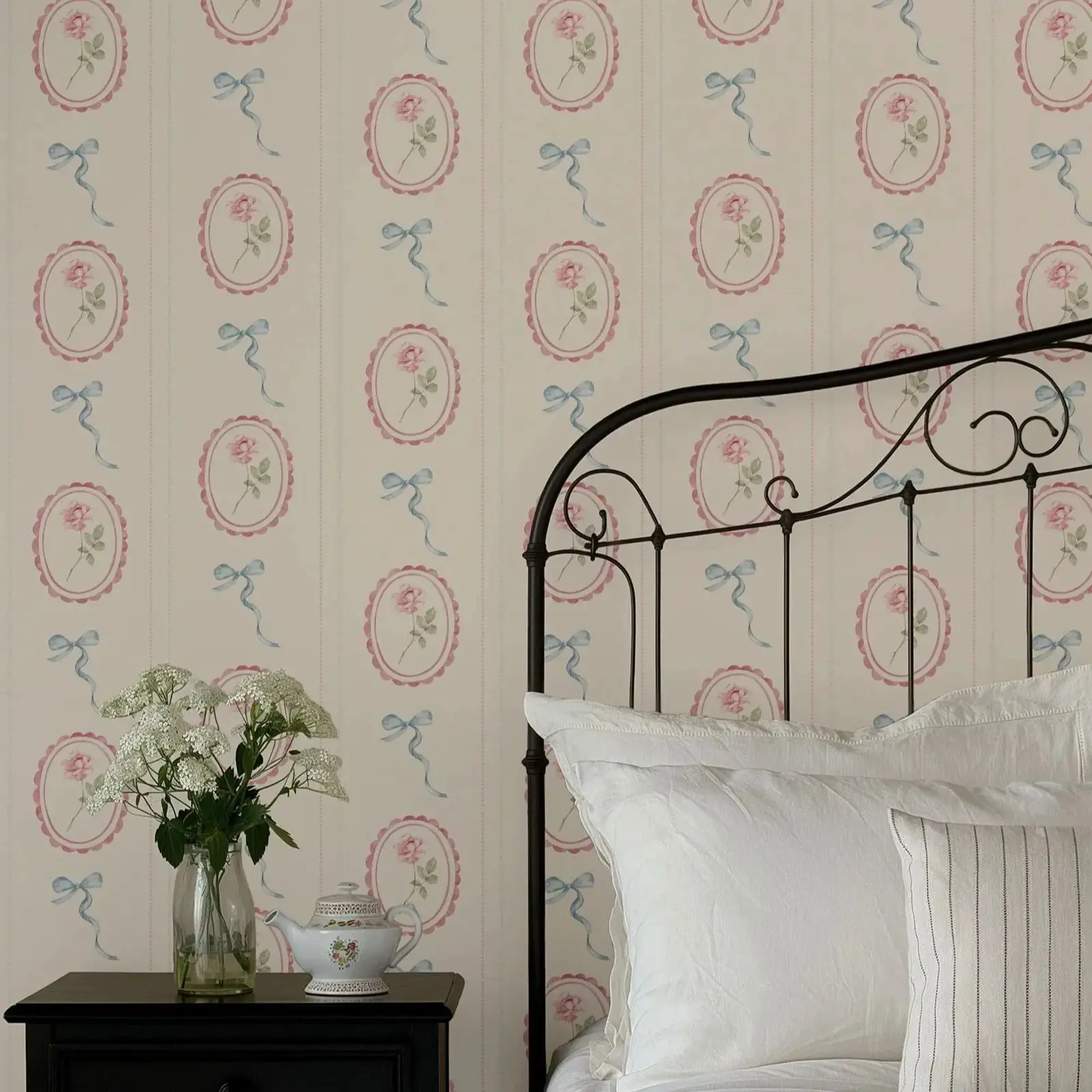 Rose and Bow Cottage Wallpaper - Image 2