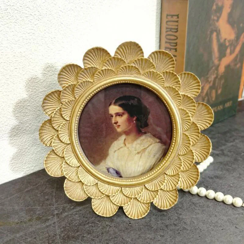 Round Flower Resin Photo Frame - Image 2