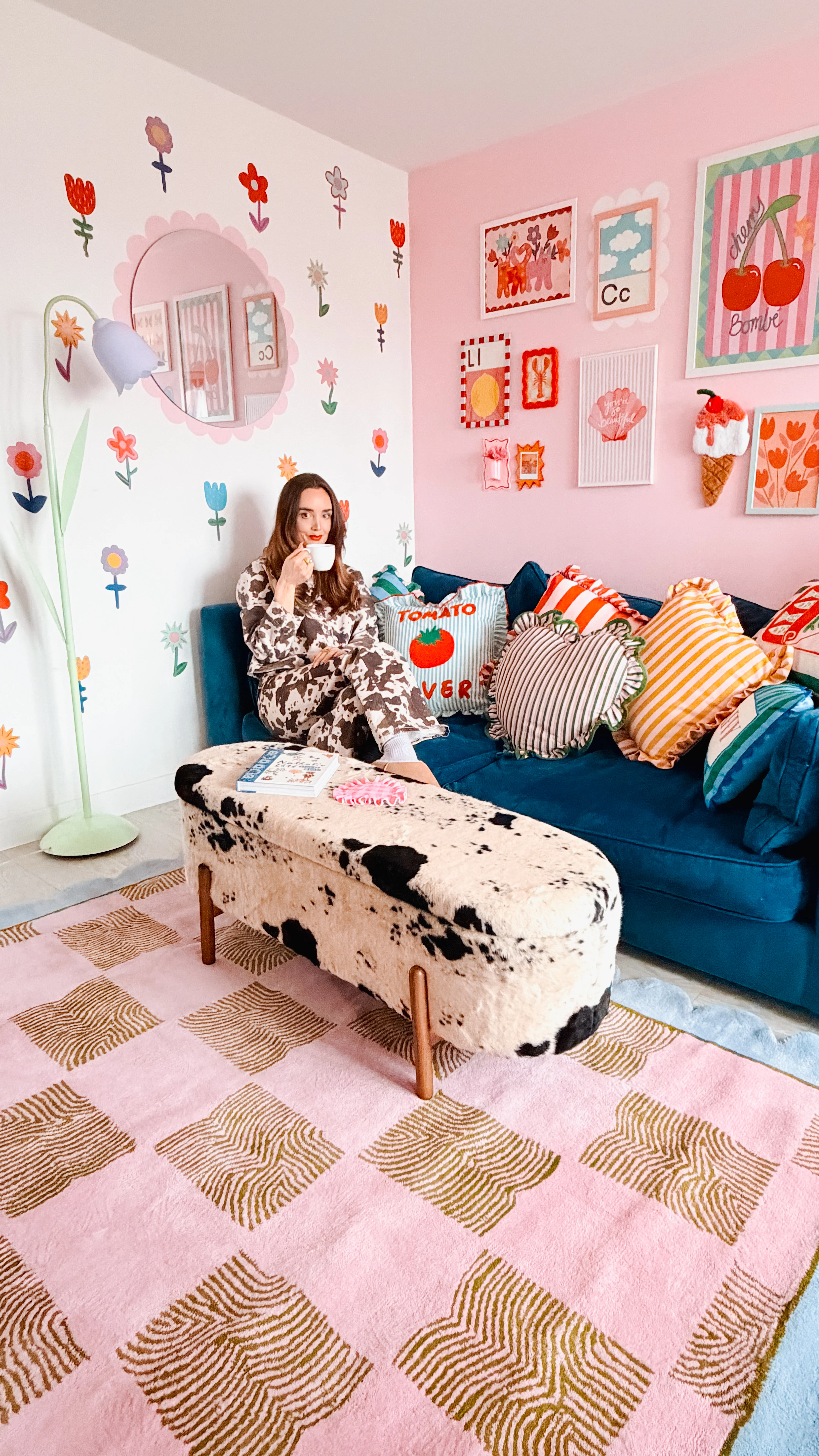 Scalloped Leaf Checker Pink Hand Tufted Rug - Image 4