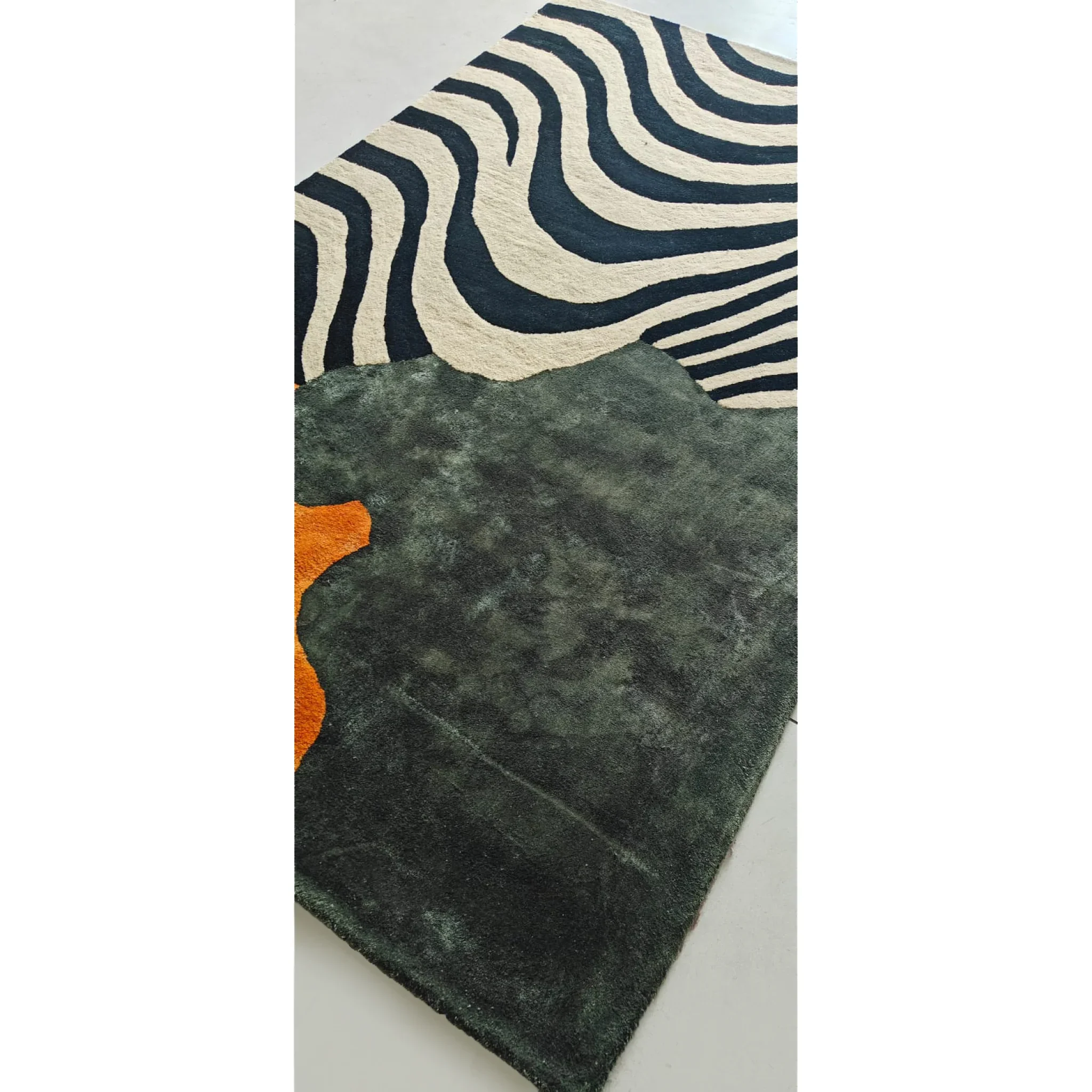 Sleek Stripes Tufted Wool Rug - Image 7